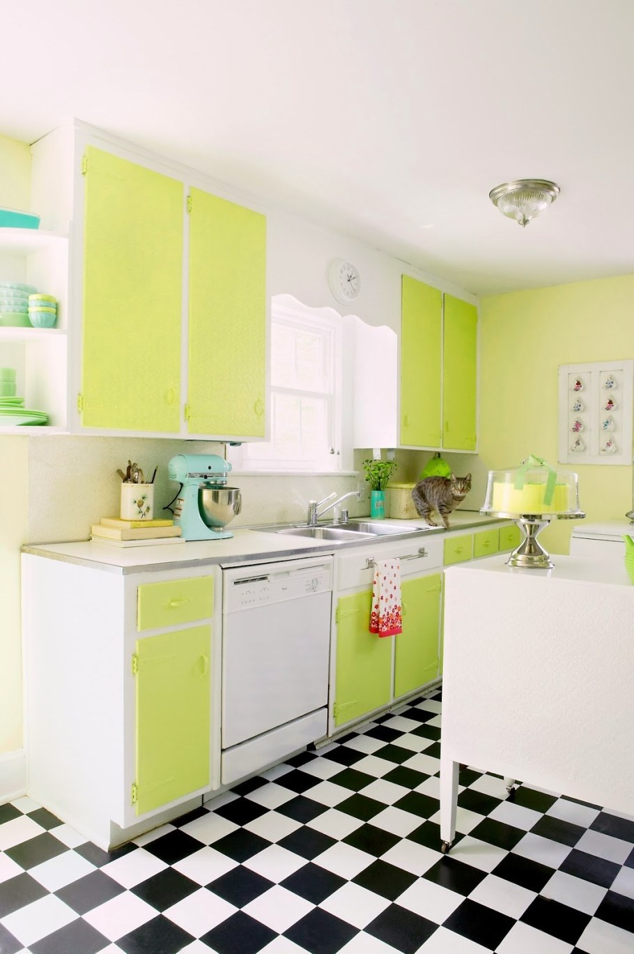 Кухонный гарнитур лимонного цвета