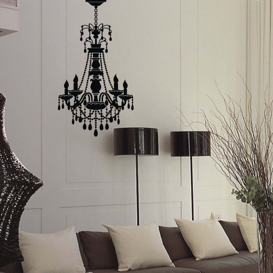 Черная люстра в белом интерьере