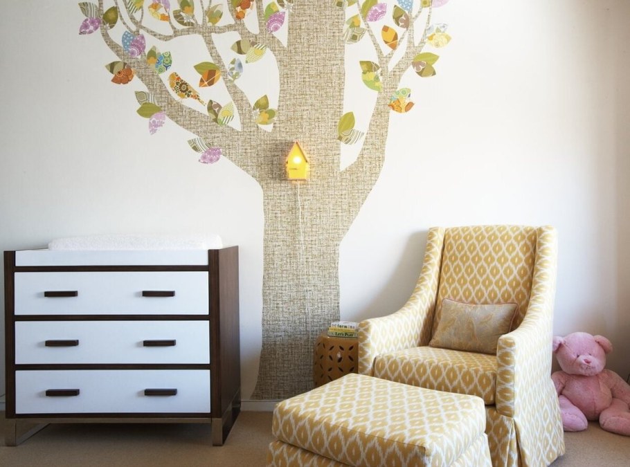 Дерево на стене