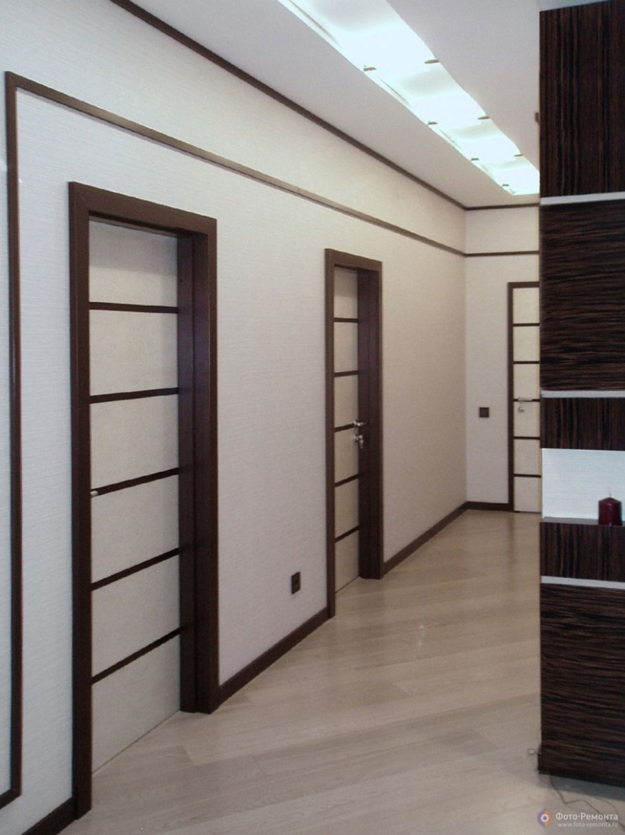 Светлый пол темный плинтус