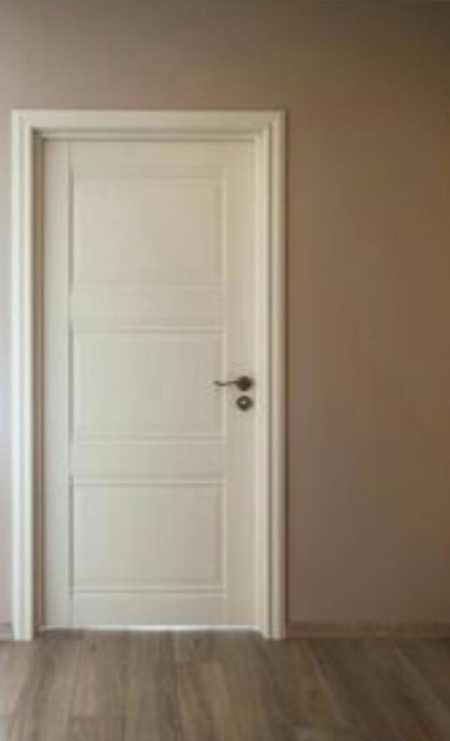 Светлые межкомнатные двери в интерьере