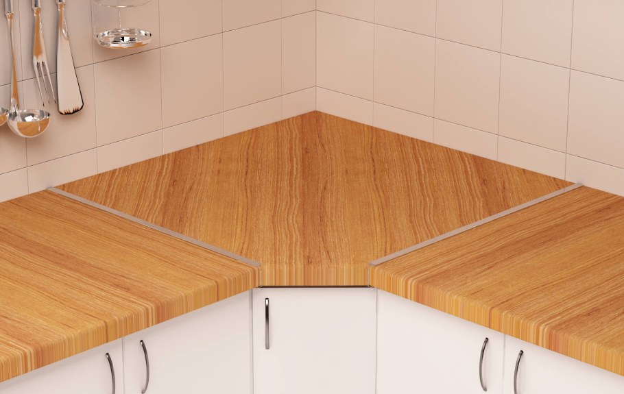 Стыковочная планка для столешницы на угловой кухне