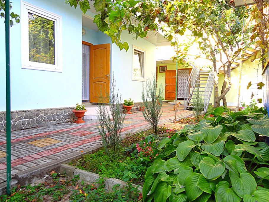 У Галины Дивноморское Кирова 7/1