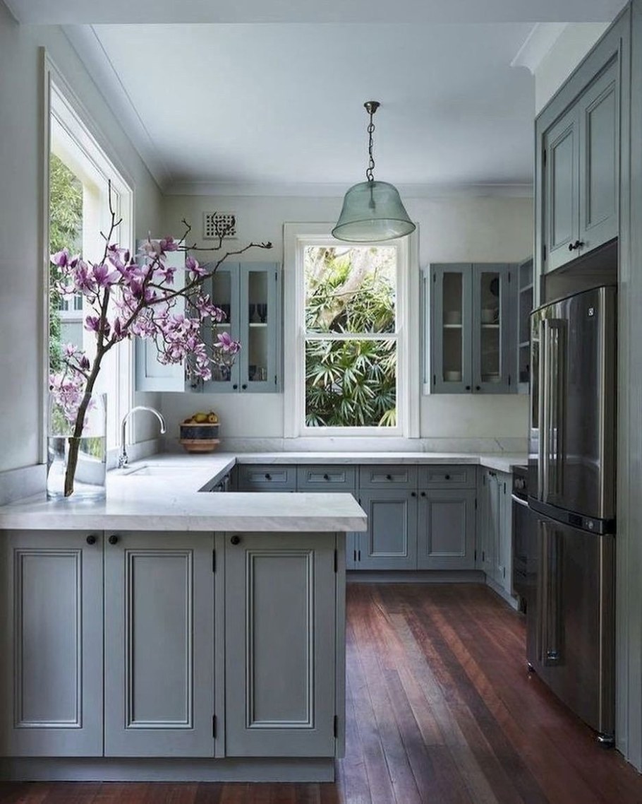 Нестандартные кухни с окном