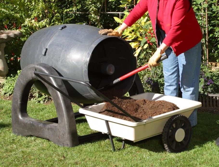 Бочка в огороде