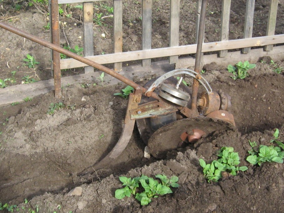 Окучник для картофеля ручной