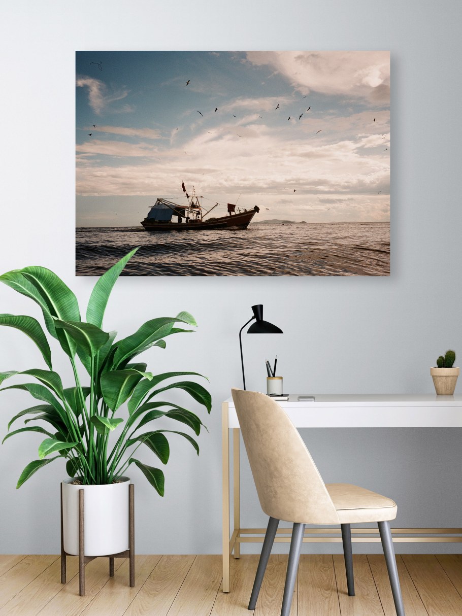 Картины с морем в интерьере