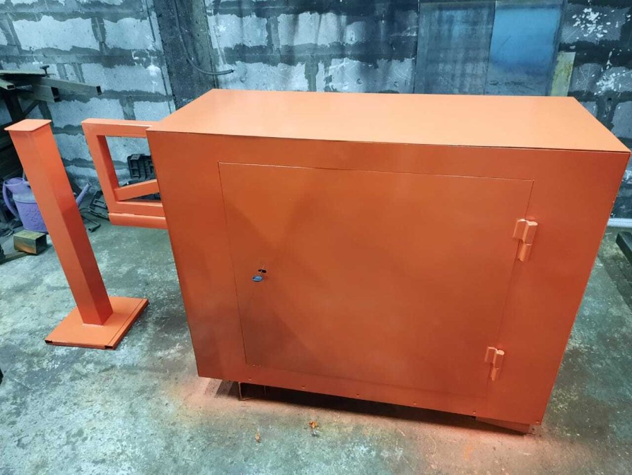 Антивандальный шлагбаум откатного протаранен