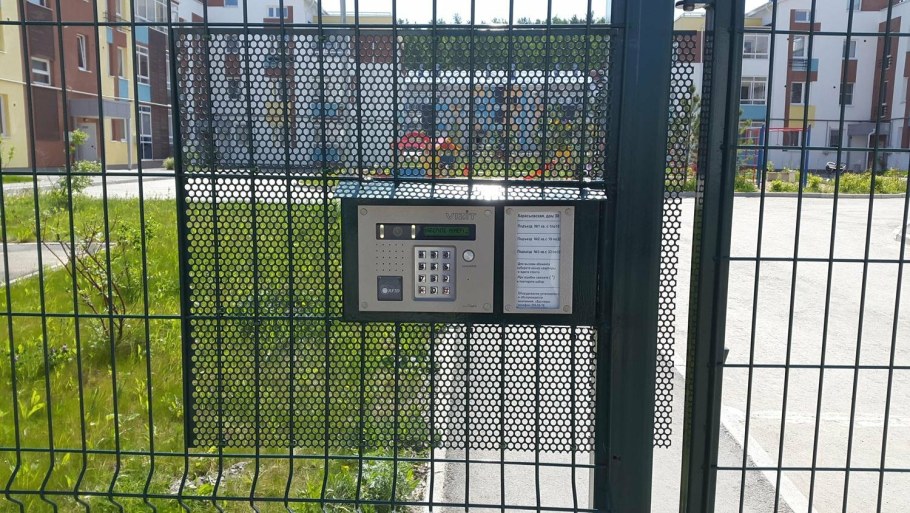 Домофон на заборе