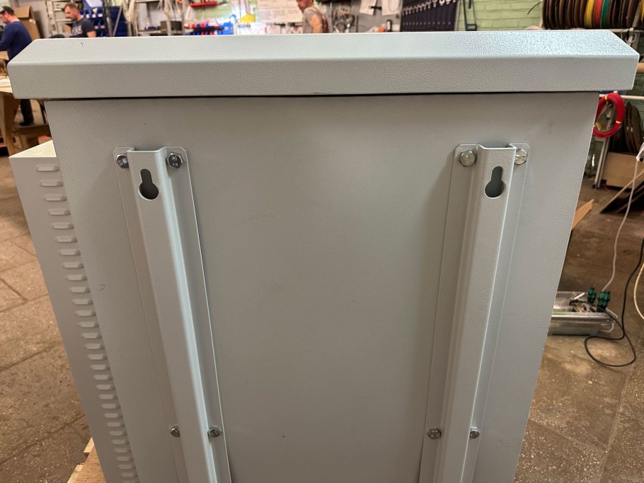 Опора металлическая для термошкафа электростанция