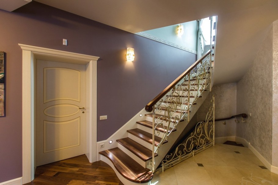 Отделка стен лестничного пролета