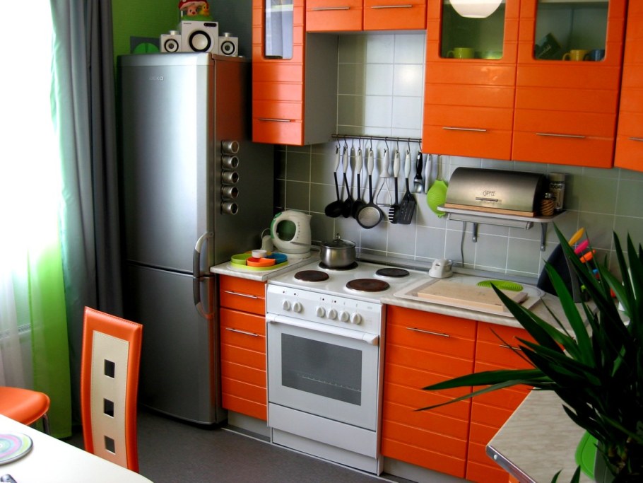 Маленькая оранжевая кухня