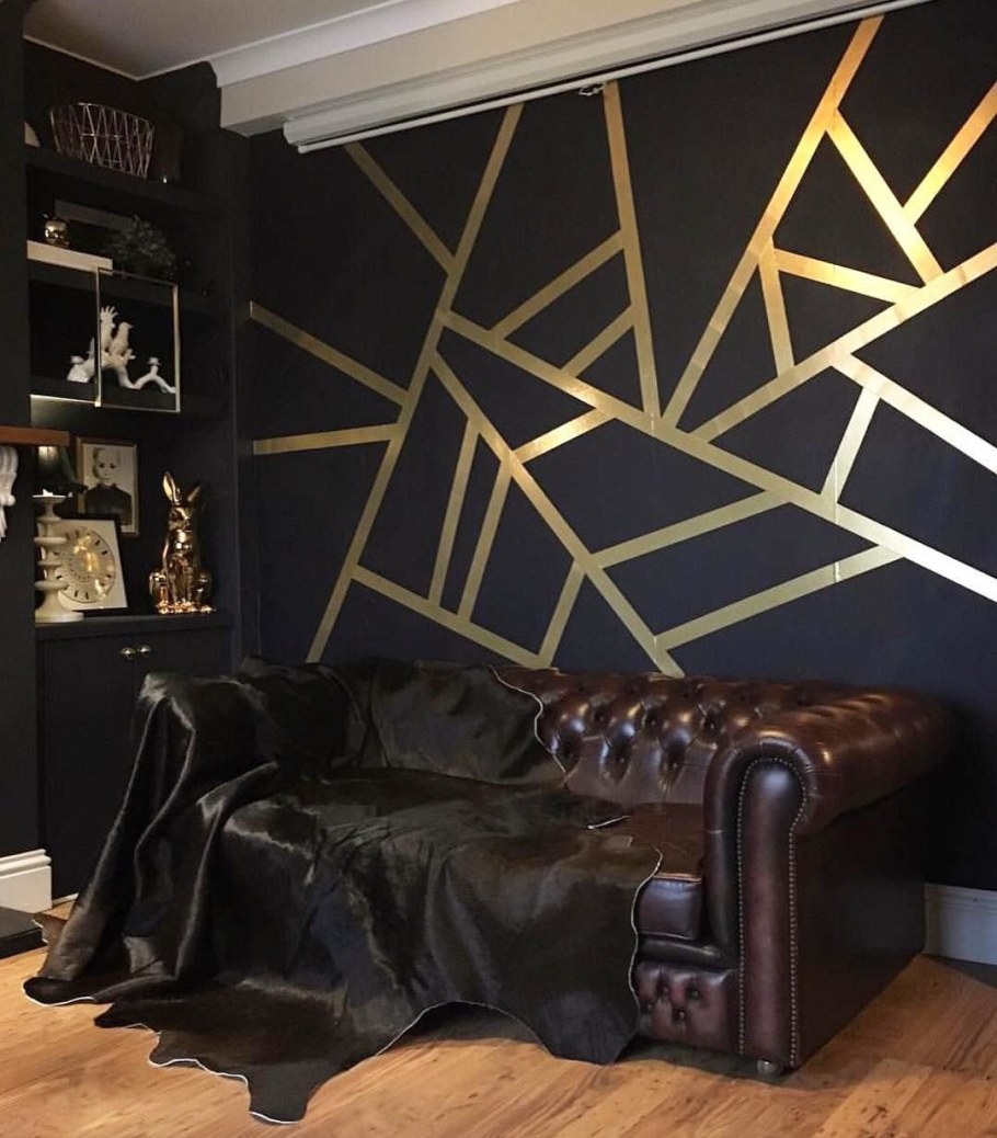 Черно Золотая стена