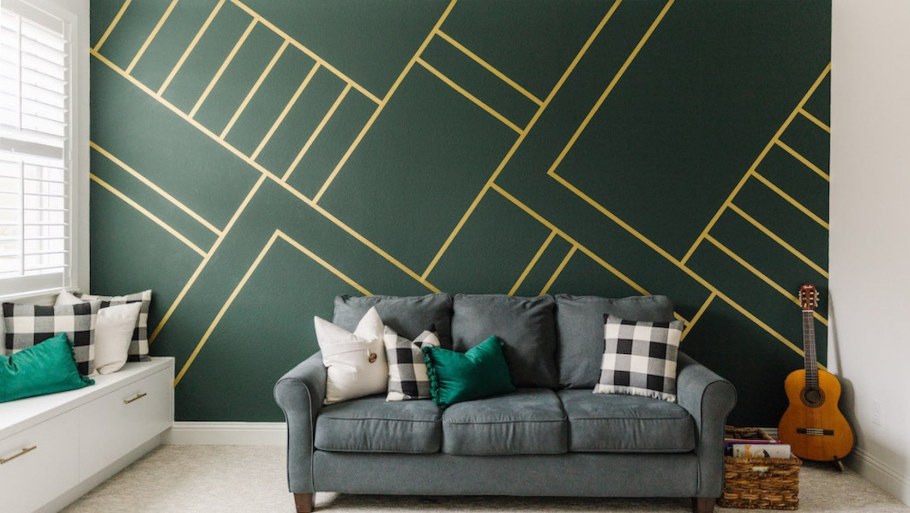 Золотистые полоски на стены