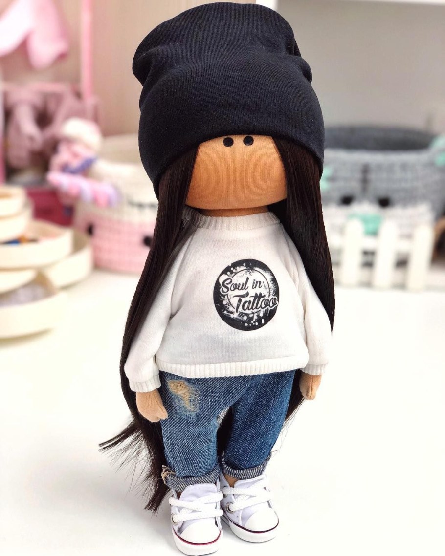 Интерьерная кукла в спортивном костюме