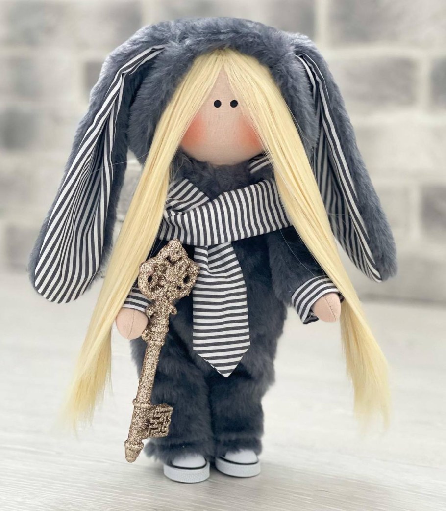 Кукла с ключиком на спине