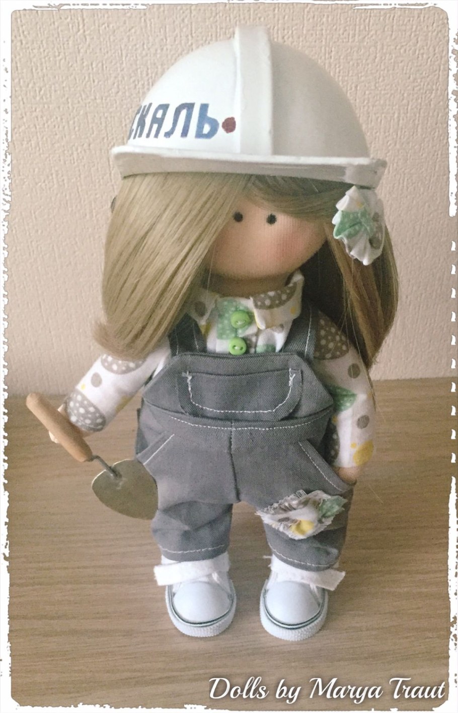 Интерьерная текстильная кукла в брючках