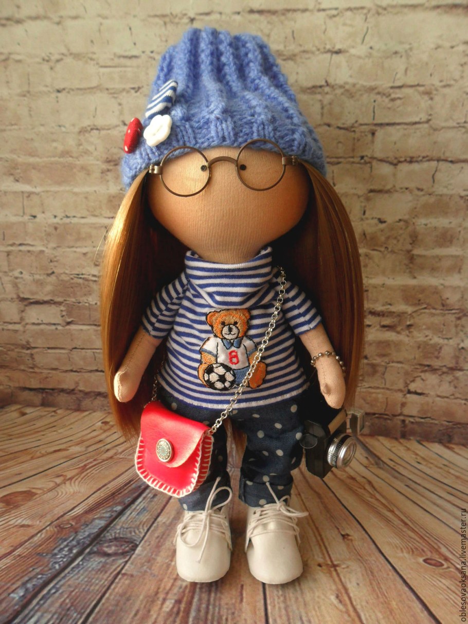 Интерьерная кукла в очках