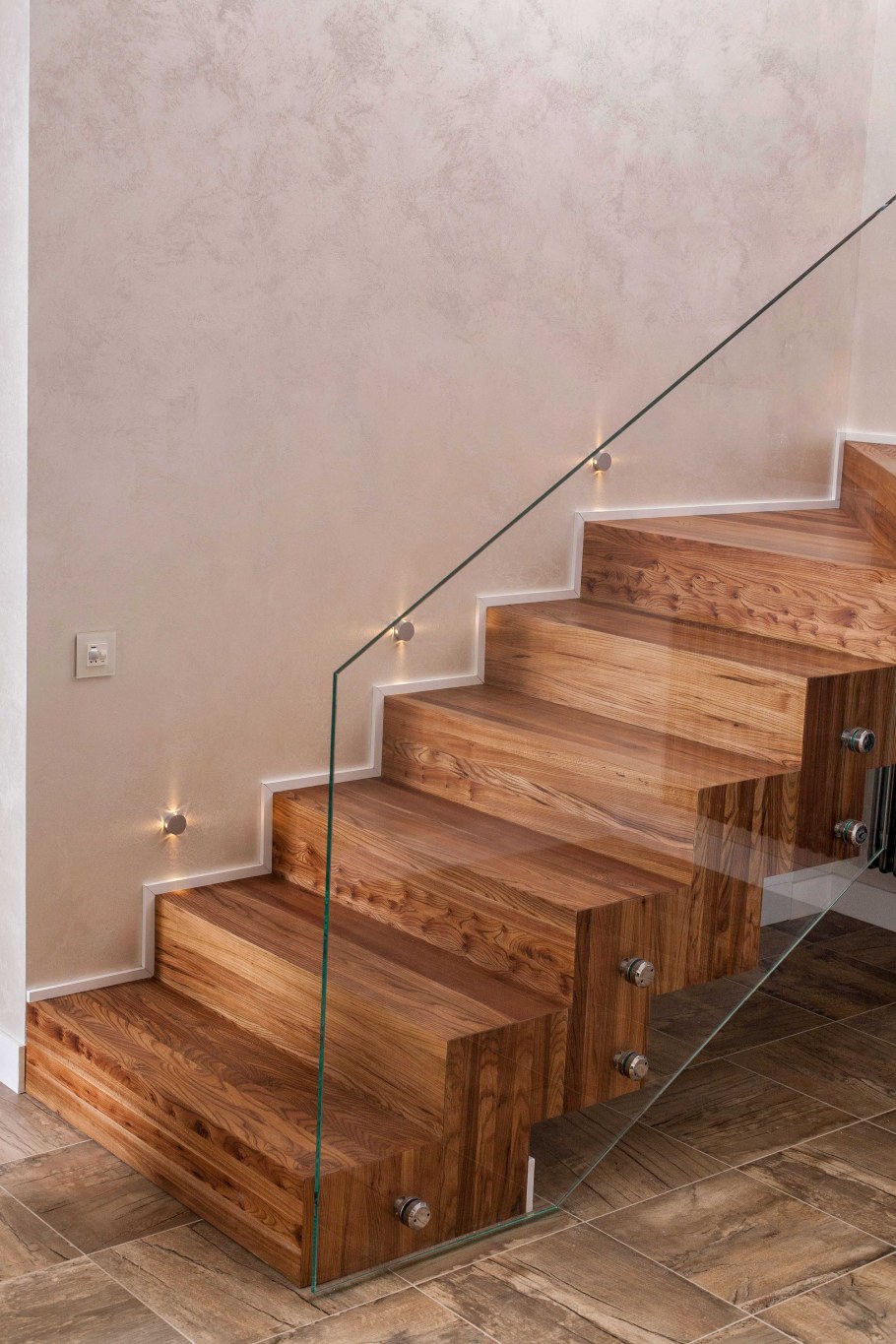 Отделка бетонной лестницы