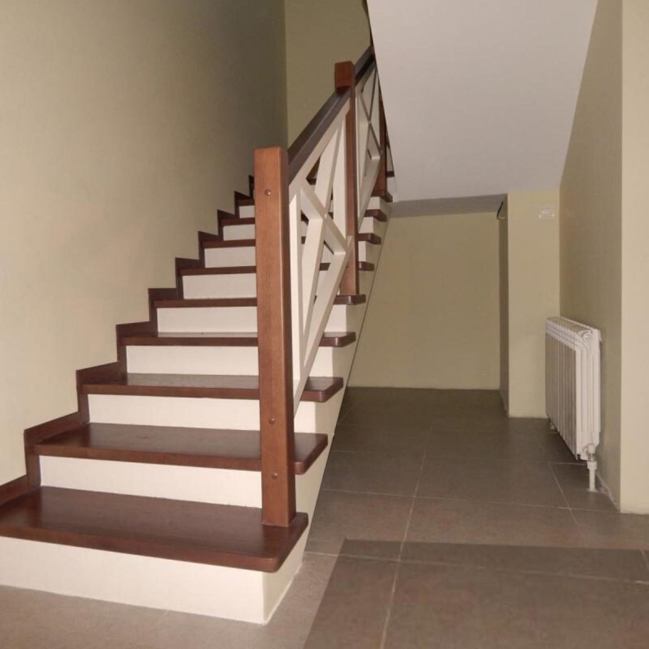 Отделка бетонной лестницы деревом