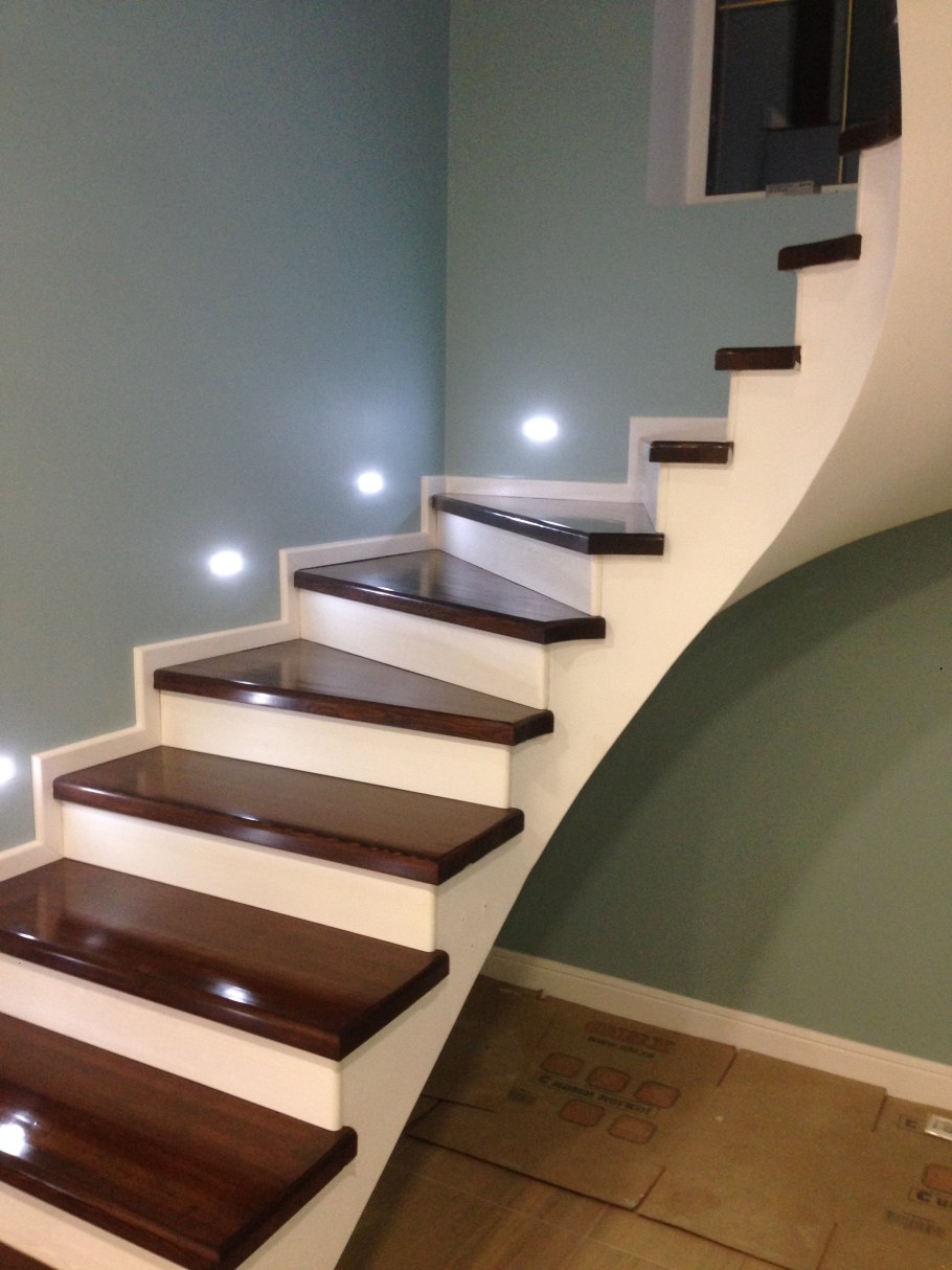 Отделка бетонной лестницы