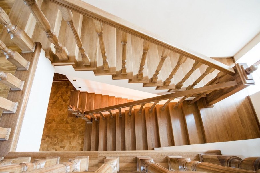 Лестничный марш деревянный