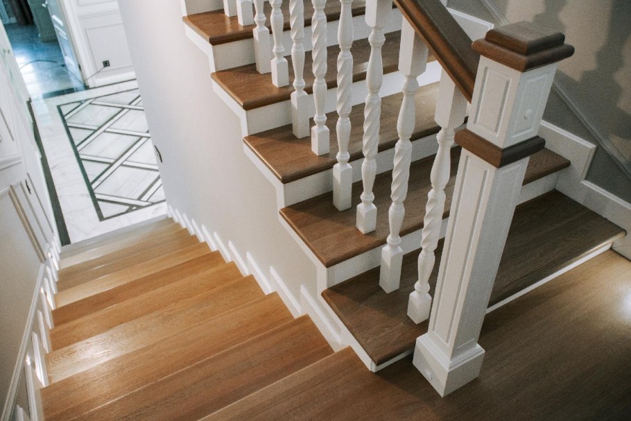 Лестница деревянная