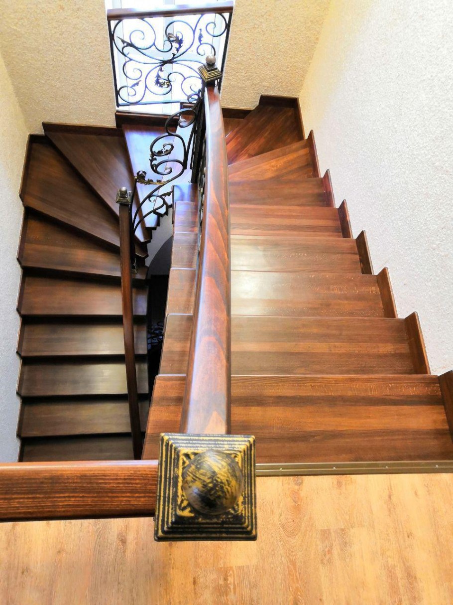 Отделка бетонных лестниц деревом забежная