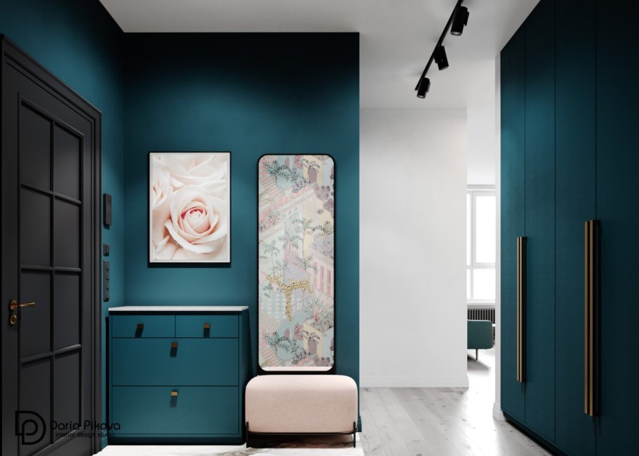 Бирюзовые стены в коридоре