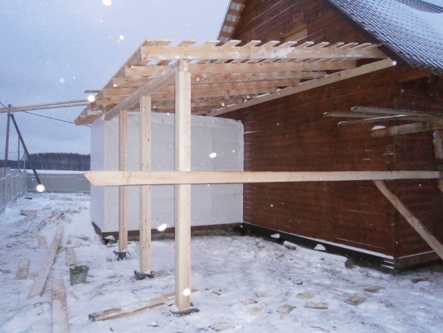 Односкатная крыша пристройки к дому