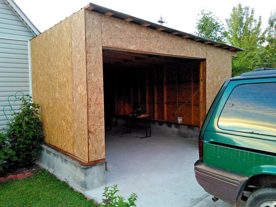 Гараж на даче