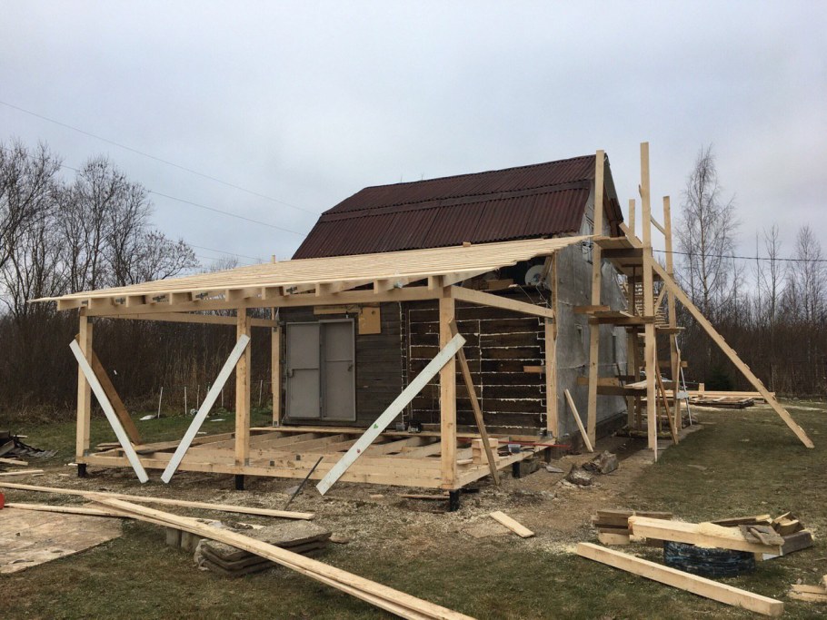 Гараж пристроенный к деревянному дому