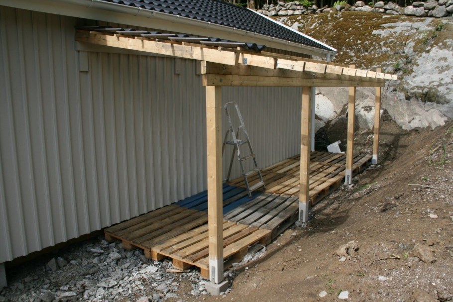 Сарай с навесом