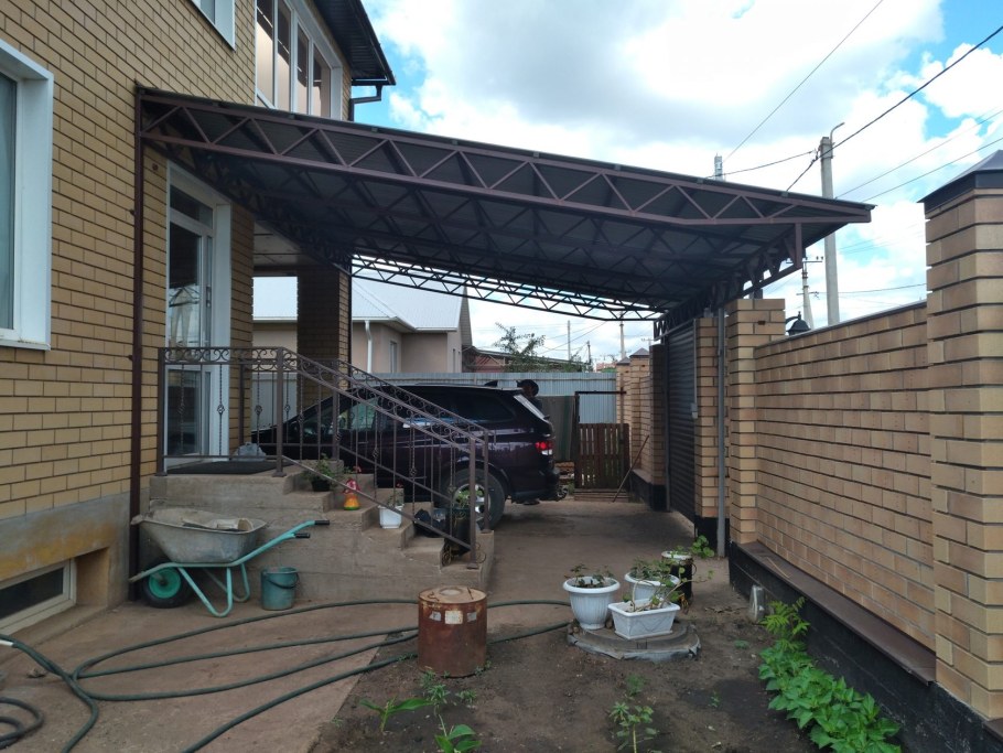 Навес для машины примыкающий к дому