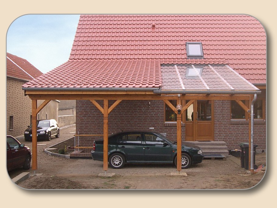 Дом с навесом для машины