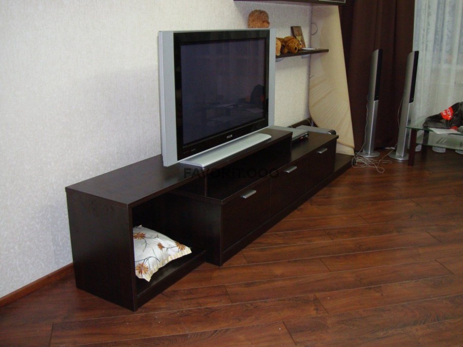 Тумба под телевизор длинная цвет венге