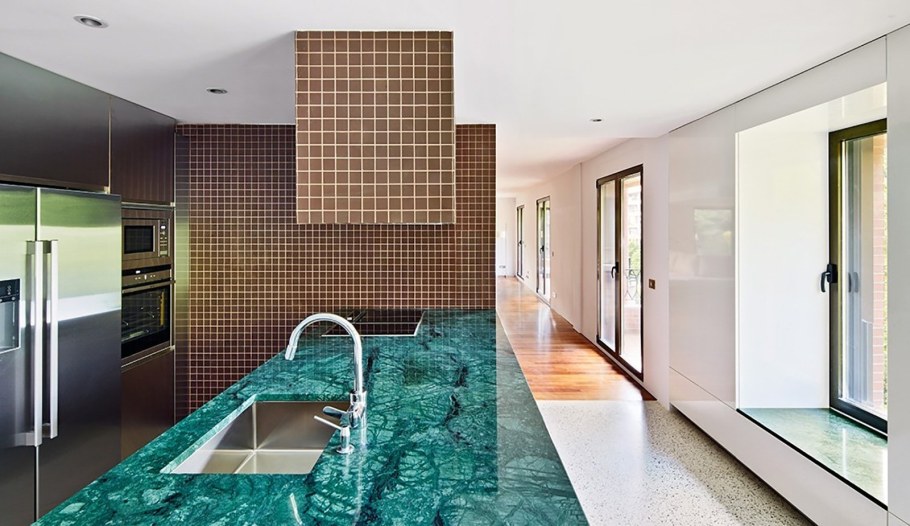 Малахитовый цвет в интерьере