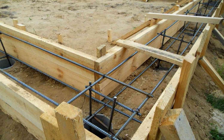 Раскрепление опалубки ростверка