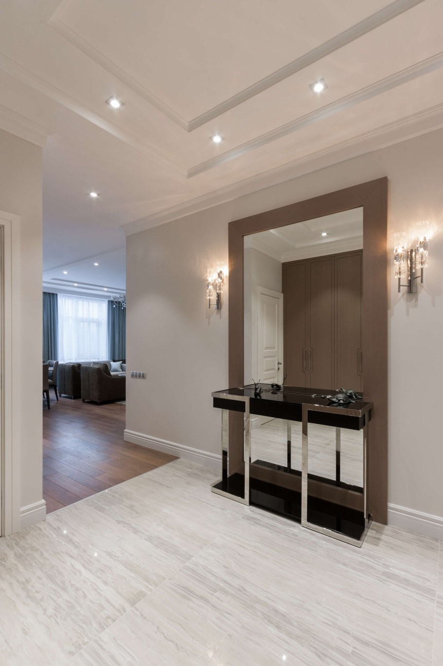 Тёмные плинтуса в Светлом интерьере