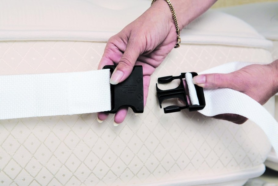 Ремень для фиксации матраса к кровати