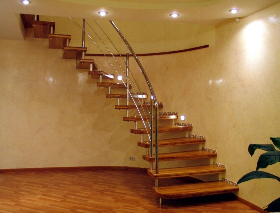 Винтовая лестница на больцах