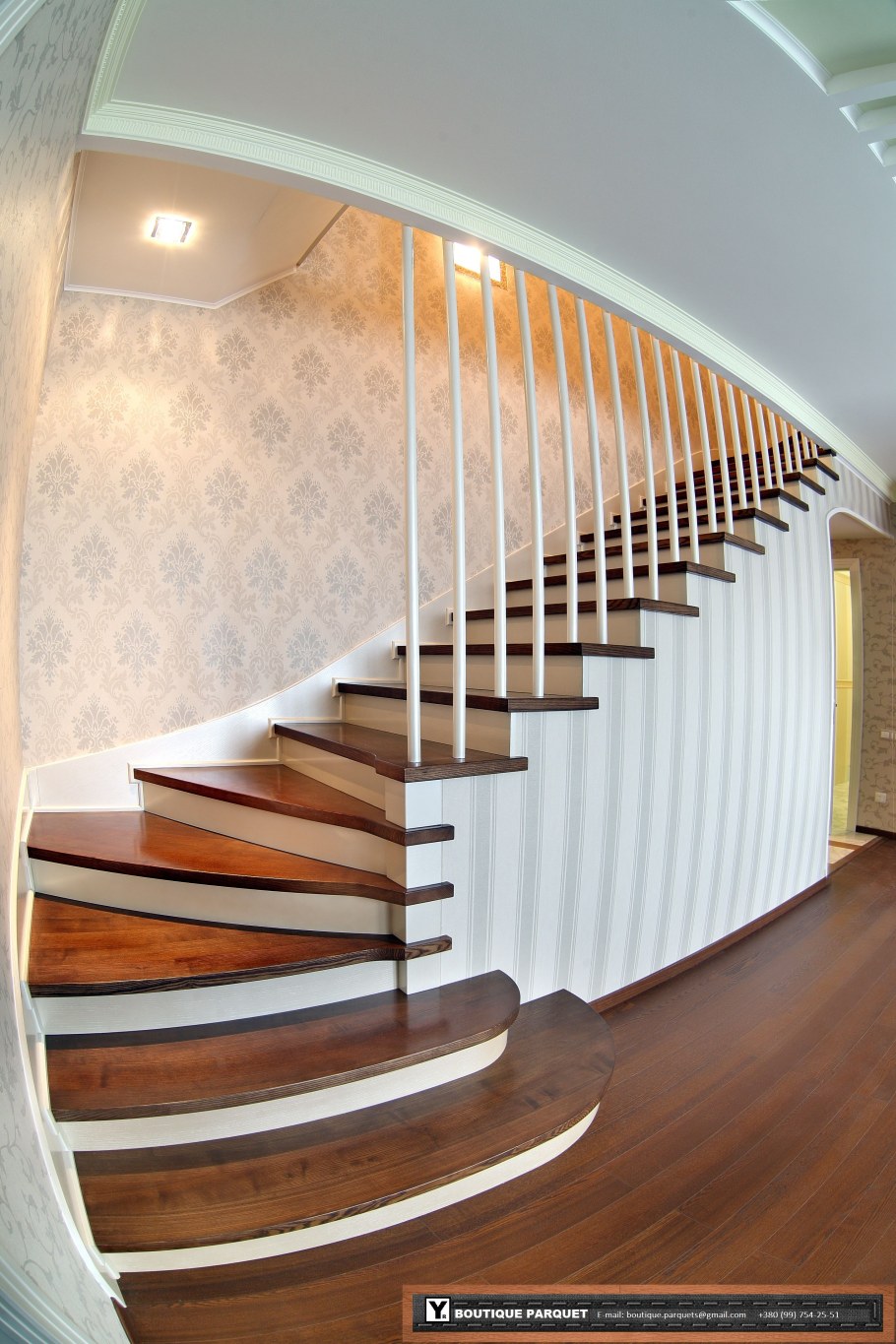 Полувинтовая бетонная лестница