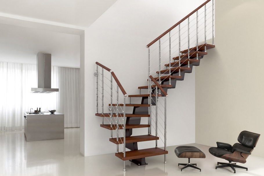 Лестница на больцах с забежными ступенями