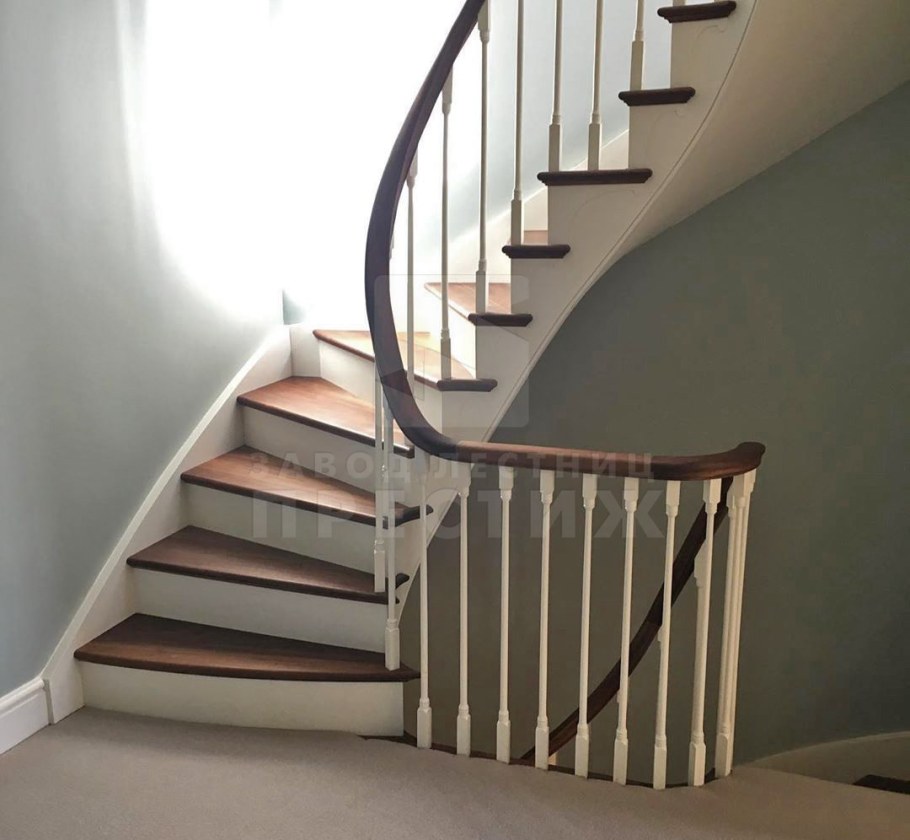 Полувинтовые лестницы на второй этаж в частном доме