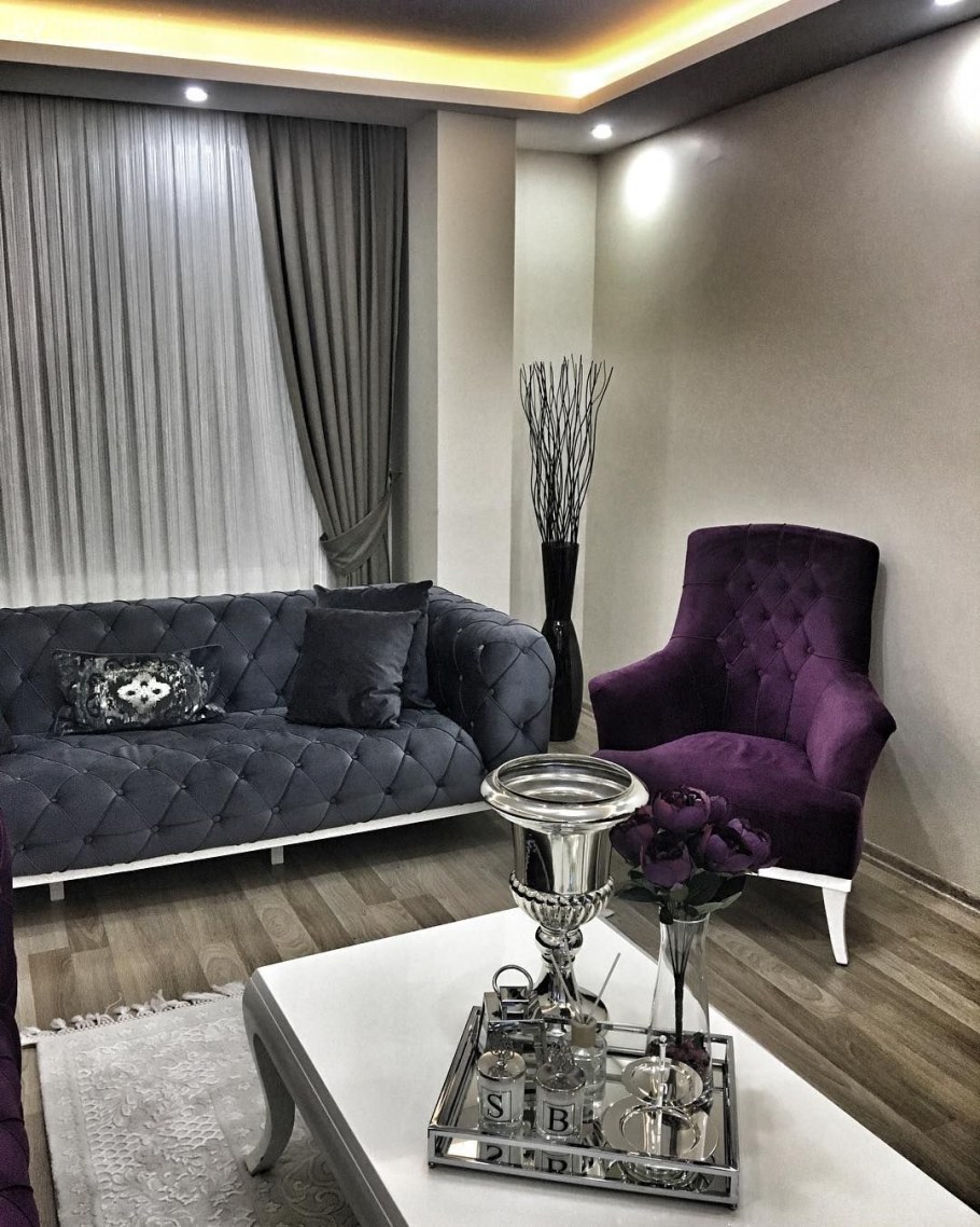 Шторы к фиолетовому дивану