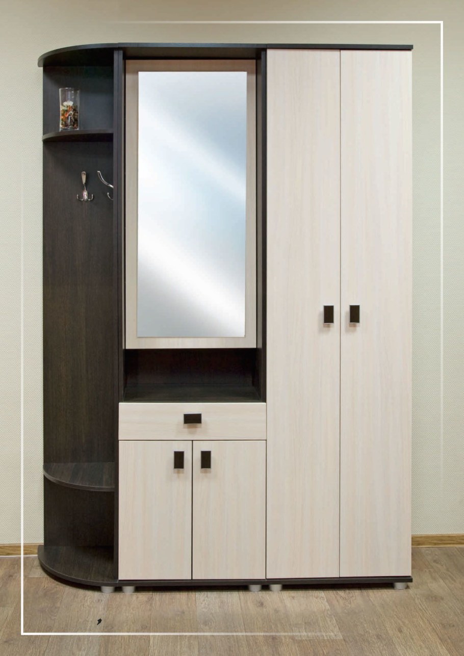 Прихожая закрытая с зеркалом