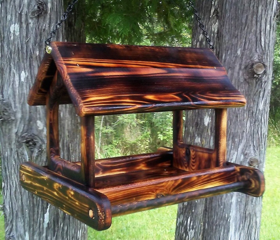 Кормушка для птиц и белок