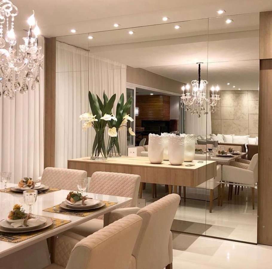 Гостиная с большим столом