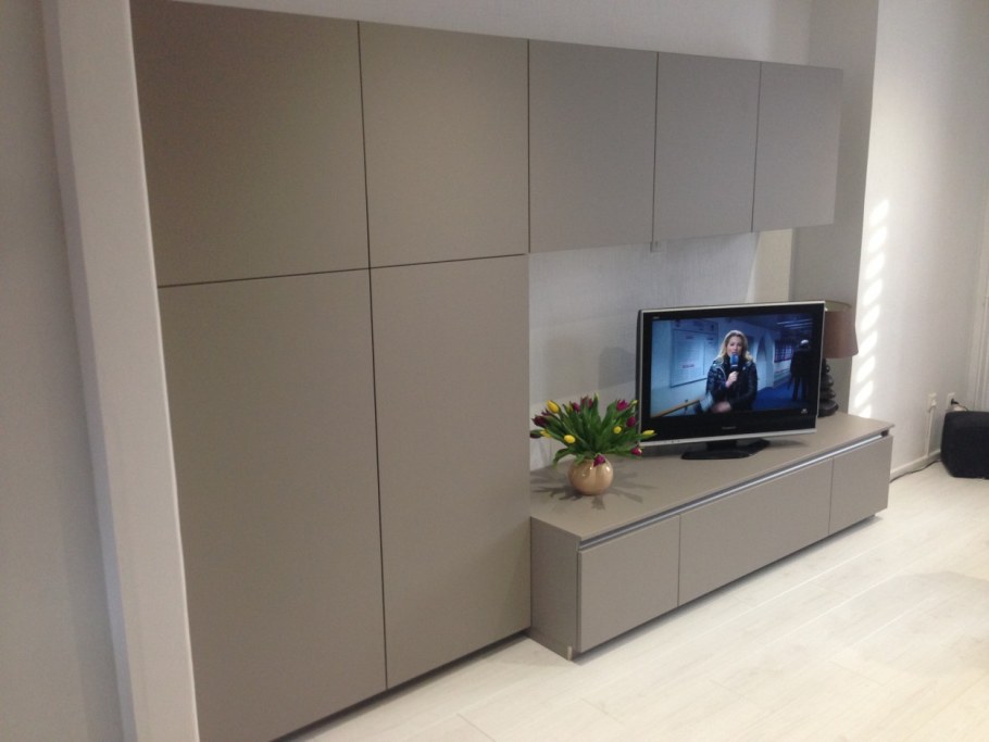 Шкаф с телевизором в гостиную