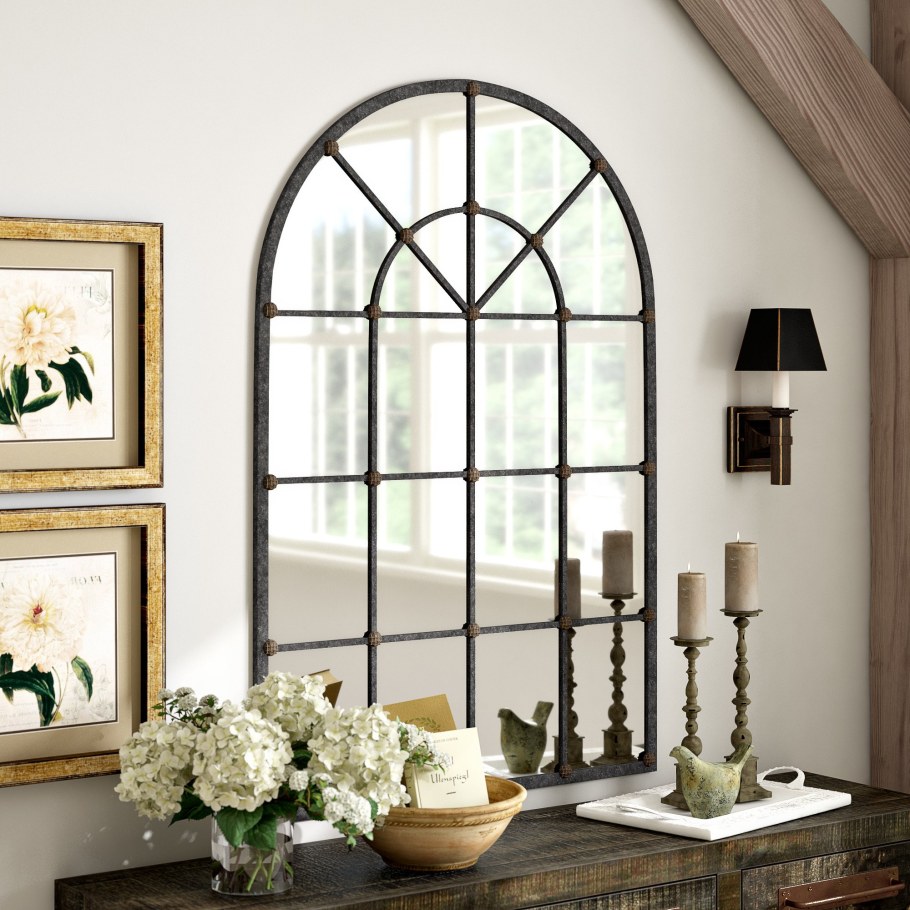 Декоративное окно на стене